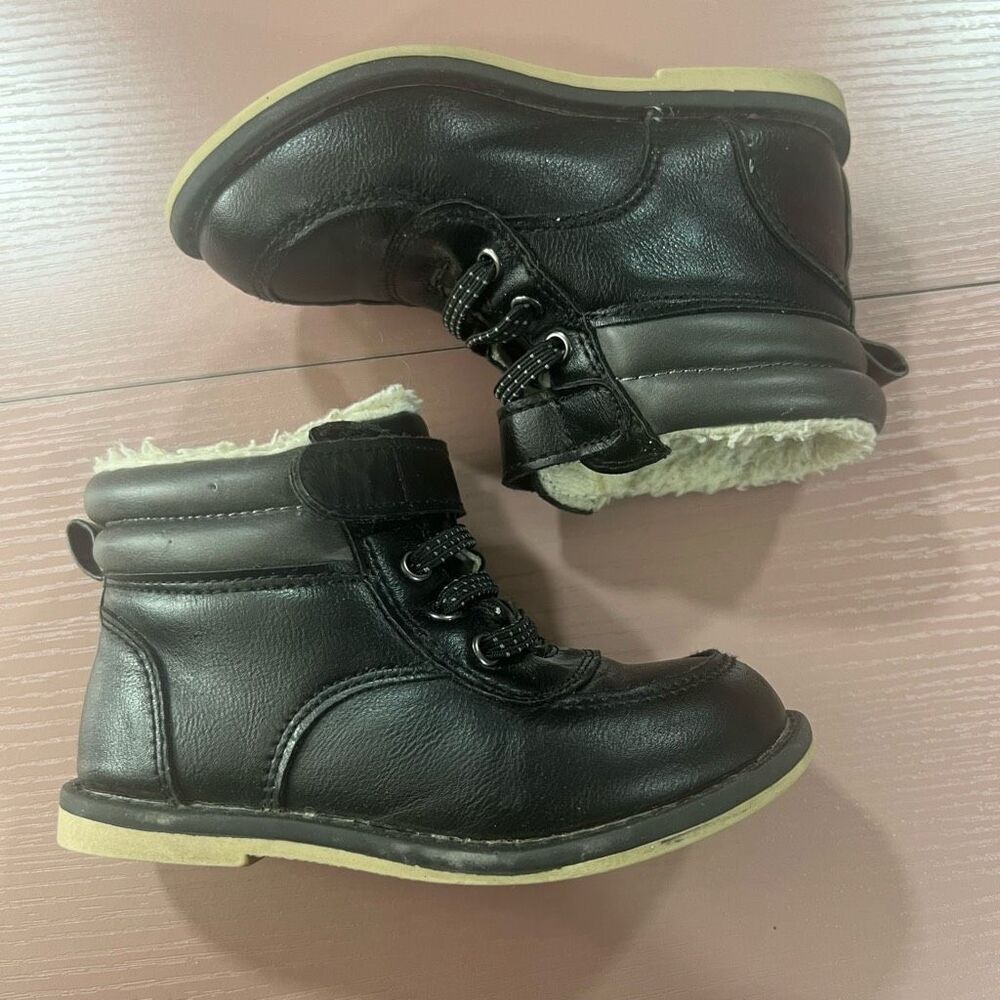 🏈 Old Navy Fleece Lined Boots size 8 toddler